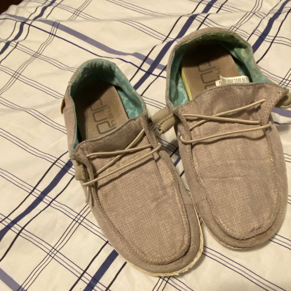 Hey dude womens nude loafer size 6.